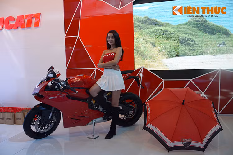 Đến với triển lãm lần này, Ducati Việt Nam mang đến hàng loạt những mẫu xe mới, từ nakedbike, sportbike đến những chiếc xe mới nhất Scrambler của mình.
