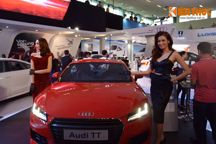 Bên cạnh điểm nhất Audi Q7 hoàn toàn mới xuất hiện, gian hàng Audi cũng sôi đọng với hàng loạt các mẫu xe sang đặc trưng của hãng.