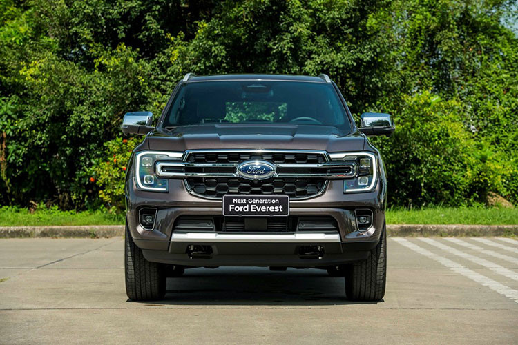 Ở thế hệ mới, chiều dài cơ sở và chiều rộng cơ sở của mẫu xe SUV Ford Everest 2022 được gia tăng giúp các nhà thiết kế có thể tạo ra ngoại hình mạnh mẽ cơ bắp cho Everest thế hệ mới.