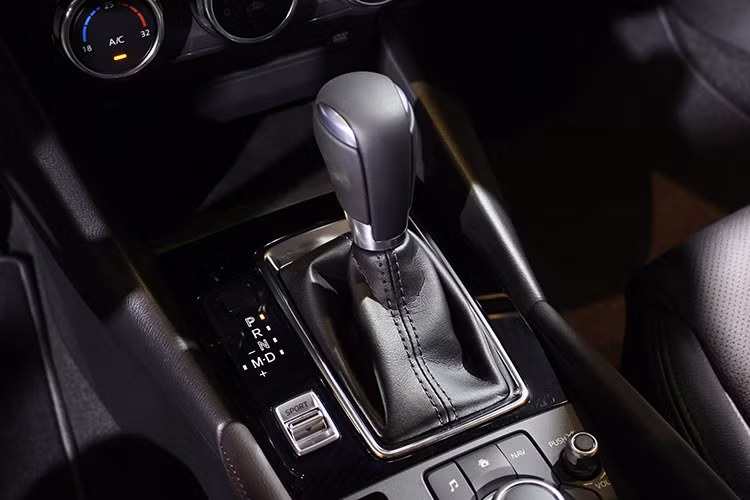 Hệ thống GVC chủ động hỗ trợ kiểm soát tốc độ của xe, giúp cho sự thay đổi gia tốc diễn ra không quá đột ngột, bất thường, nhằm nâng cao sự thăng bằng và ổn định của người ngồi. Hệ thống GVC tác động trực tiếp vào việc điều chỉnh mô-men xoắn đầu ra của động cơ, do đó sẽ ảnh hưởng trực tiếp đến khả năng vận hành của xe...