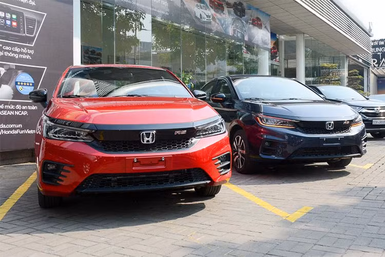 Trong tháng 5/2022, doanh số Honda City chỉ đạt 1.664 xe giảm mạnh 1.367 xe so với tháng trước đó. Với kết quả này, Honda City đã tụt 8 bậc xuống vị trí thứ 9 trong bảng xếp hạng. Cộng dồn từ đầu năm đến nay, đã có 8.937 xe được bán ra thị trường và City cũng là mẫu xe bán chạy nhất của hãng xe Honda tại Việt Nam. 