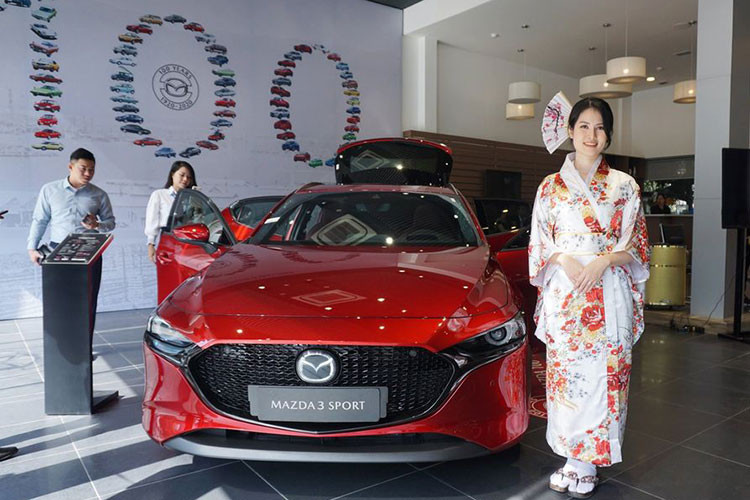 Vị trí cuối cùng thuộc về Mazda3 với doanh số tháng 5/2022 đạt 1.500 xe, tăng 394 xe so với tháng liền trước, nhờ đó đã giúp mẫu xe này có mặt trong bảng xếp hạng xe bán chạy nhất tháng. Mẫu xe này vẫn xếp thứ 2 về doanh số trong phân khúc Sedan hạng C, duy trì thế bám đuổi với Kia K3 nhưng mức chênh lệch doanh số đang ngày càng nới rộng.