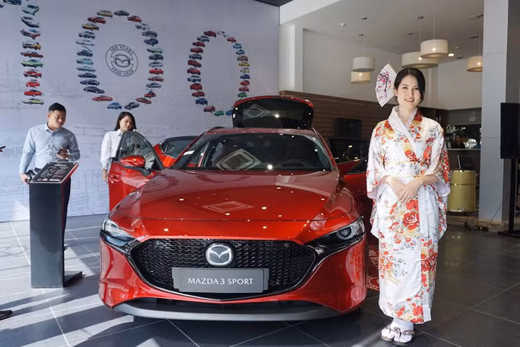 Vị trí cuối cùng thuộc về Mazda3 với doanh số tháng 5/2022 đạt 1.500 xe, tăng 394 xe so với tháng liền trước, nhờ đó đã giúp mẫu xe này có mặt trong bảng xếp hạng xe bán chạy nhất tháng. Mẫu xe này vẫn xếp thứ 2 về doanh số trong phân khúc Sedan hạng C, duy trì thế bám đuổi với Kia K3 nhưng mức chênh lệch doanh số đang ngày càng nới rộng.