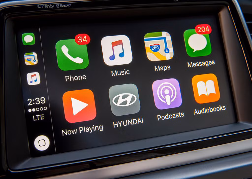 Hyundai Sonata hybrid 2018 còn sở hữu nhiều tính năng an toàn tiên tiến bao gồm hệ thống tự động phanh khẩn cấp, hỗ trợ giữ làn đường và hỗ trợ giữ chiều cao tự động. Xe cũng sẽ có những cảnh báo bằng âm thanh và hình ảnh nếu có xe khác chuyển làn bất ngờ hoặc vượt mặt.