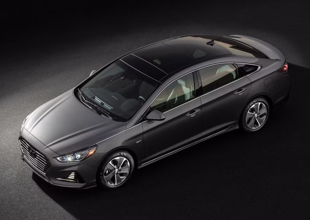 Hyundai Sonata hybrid và plug-in hybrid 2018 được sản xuất tại nhà máy Asan, Hàn Quốc. Phiên bản hybrid sẽ được bán ra vào quý I năm nay và plug-in hybrid sẽ về tay khách hàng vào quý II.