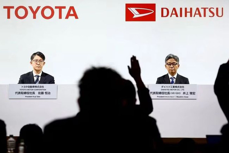 Lanh dao Daihatsu dong loat tu chuc sau be boi gian lan an toan