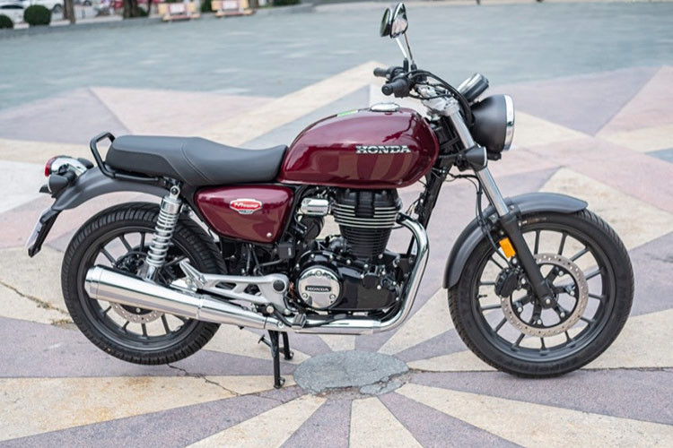 Cụ thể Honda CB350 H’ness dính lỗi có thể gặp hiện tượng đồng hồ hiển thị tốc độ, hệ thống phanh và hệ thống kiểm soát lực kéo hoạt động không chính xác do tín hiệu của cảm biến bị ảnh hưởng bởi môi trường khi vận hành. Trong một số trường hợp có thể gây nên sự bất tiện cho người điều khiển.