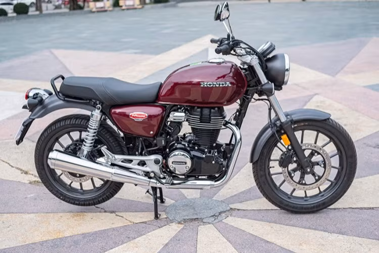 Cụ thể Honda CB350 H’ness dính lỗi có thể gặp hiện tượng đồng hồ hiển thị tốc độ, hệ thống phanh và hệ thống kiểm soát lực kéo hoạt động không chính xác do tín hiệu của cảm biến bị ảnh hưởng bởi môi trường khi vận hành. Trong một số trường hợp có thể gây nên sự bất tiện cho người điều khiển.