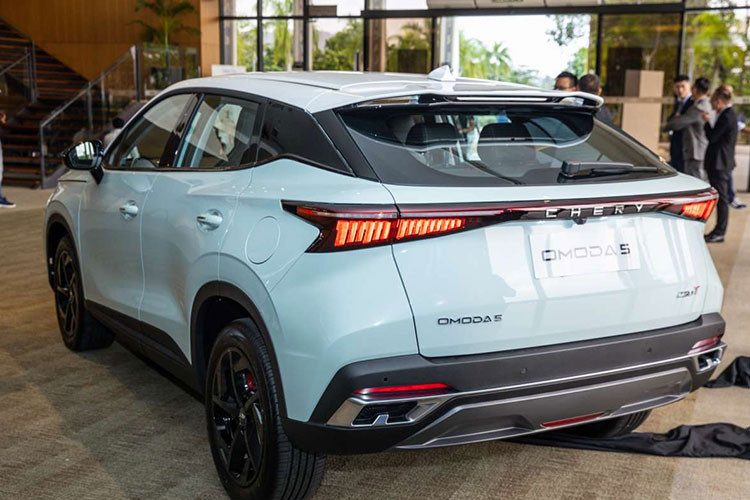 Đối với lô xe OMODA 2023 vào Việt Nam, sau khi hoàn tất thủ tục thông quan và thủ tục đăng kiểm, hãng OMODA sẽ chức chương trình lái thử để khách hàng trải nghiệm thực tế. OMODA muốn lắng nghe ý kiến của góp ý của người dùng, từ đó sẽ tối ưu, nâng cấp sản phẩm nhằm đưa vào thị trường mẫu xe hoàn thiện nhất.