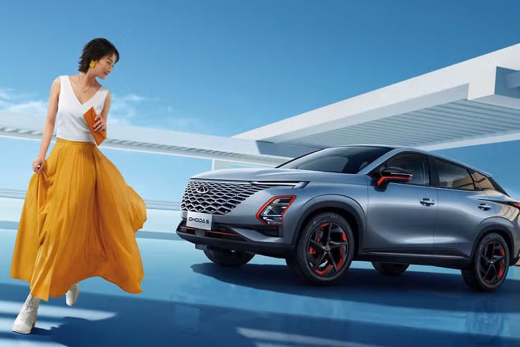 Theo kế hoạch dự kiến, thương hiệu Chery Omoda khi về Việt Nam cũng sẽ được lắp ráp vào năm 2024 thông qua nhà máy hợp tác giữa Geleximco và Chery tại Thái Bình. Dự kiến giá xe Omoda tại Việt Nam khi bán ra sẽ rất cạnh tranh so với các đối thủ cùng phân khúc.