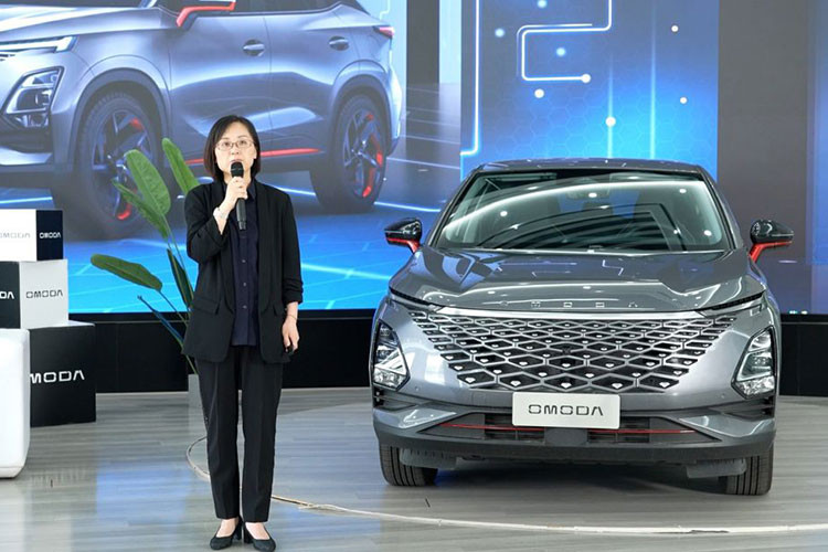 OMODA là thương hiệu xe hơi Trung Quốc, được thành lập với tham vọng vươn tầm ra thị trường quốc tế và tạo ra những chiếc ôtô phù hợp với nhiều mục đích sử dụng, mang đến nhiều trải nghiệm thú vị cho khách hàng. Những chiếc xe thương hiệu OMODA đều có thiết kế bắt mắt, trang bị tiện nghi phong phú, tính năng an toàn 5 sao toàn cầu.