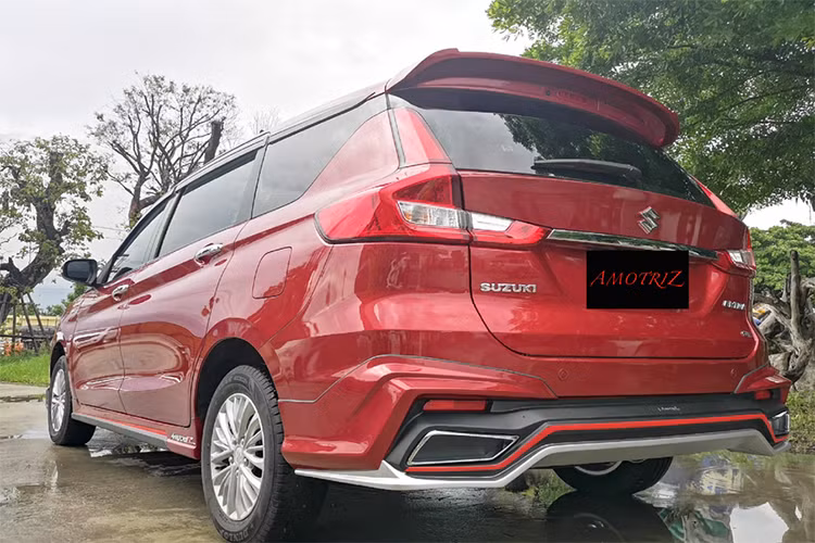 Ngoài tinh chỉnh về bộ body-kit hoàn toàn mới, các kỹ sư của nhà độ Amotriz không can thiệp gì vào khoang nội thất hay động cơ xe. Xe vẫn sử dụng động cơ 4 xylanh 1.5L sản sinh công suất 103 mã lực tại 6.000 vòng/phút và momen xoắn cực đại đạt 138Nm tại 4.400 vòng/phút, sức mạnh được truyền xuống hệ dẫn động cầu trước thông qua hộp số tự động 4 cấp hoặc hộp số sàn 5 cấp.