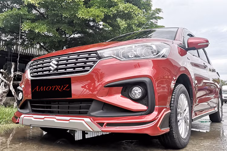 Suzuki Ertiga 2019 là mẫu MPV đa dụng 7 chỗ vừa được ra mắt thị trường Việt Nam trong tháng 6/2019 với hai phiên bản: GL (số sàn) và GLX (số tự động) với mức giá lần lượt là 499 triệu và 549 triệu đồng. Đây được xem là đối thủ xứng tầm của Mitshubishi Xpander.