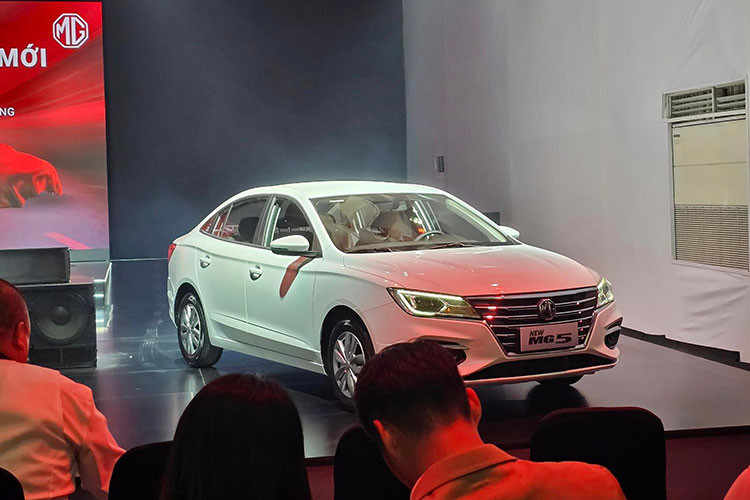 Thương hiệu xe MG Trung Quốc tại Việt Nam nhận định chiếc xe MG5 MT 2023 mới phiên bản số sàn sẽ cạnh tranh ở phân khúc hạng B, nơi Hyundai Accent, Mazda 2, Toyota Vios, Honda City, đang cạnh tranh rất khốc liệt. 