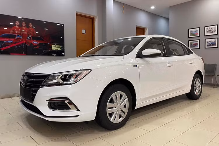 MG5 MT thuộc thế hệ thứ 2, được ra mắt Trung Quốc vào năm 2020. Phiên bản này cũng giống xe Philippines nhưng khác thị trường Thái Lan, nơi xuất khẩu MG5 sang Việt Nam. Sau khi ra mắt thị trường Việt, MG5 MT sẽ nhắm tới khách hàng có nhu cầu mua để chạy dịch vụ hay kinh doanh vận tải.