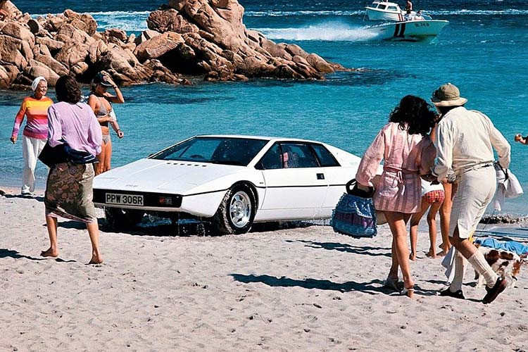 Lotus được bán trong cuộc đấu giá tại RM Sothwards, năm 2013 cho một người mua bí mật. Chủ nhân mới của Lotus Esprit sau đó được tiết lộ chính là Elon Musk, CEO Tesla đã trả 997.000 USD để sở hữu chiếc xe. Được biết, Elon Musk là một trong những fan hâm mộ phim James Bond từ bé.