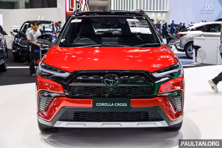 Theo một số nguồn tin, Toyota Corolla Cross 2024 sẽ ra mắt Việt Nam vào tháng 5 năm nay với 2 phiên bản là V và HV. Xe dự kiến có giá bán không chênh lệch quá nhiều so với phiên bản hiện tại.