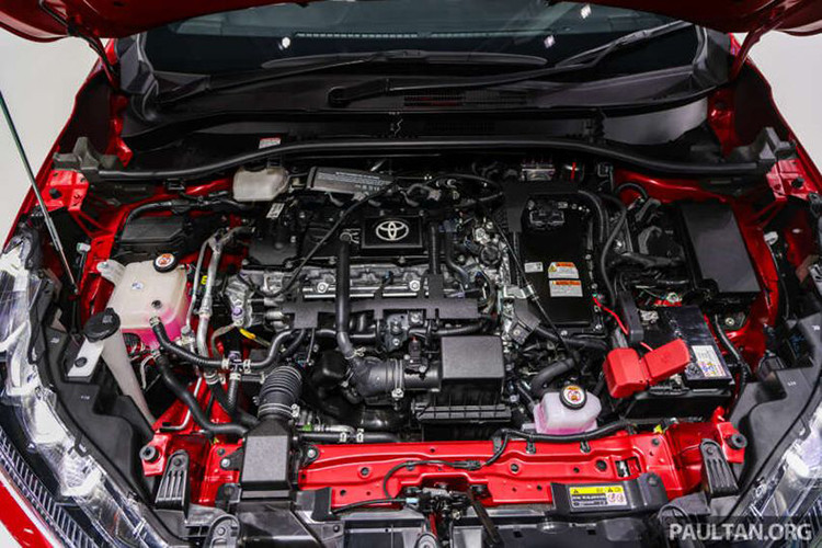 Toyota Corolla Cross HEV GR Sport 2024 được lắp động cơ hybrid với máy xăng 4 xi-lanh, dung tích 1.8L đi kèm mô-tơ điện, cho tổng công suất là 122 mã lực. Đi kèm với đó là hộp số e-CVT và hệ dẫn động cầu trước.