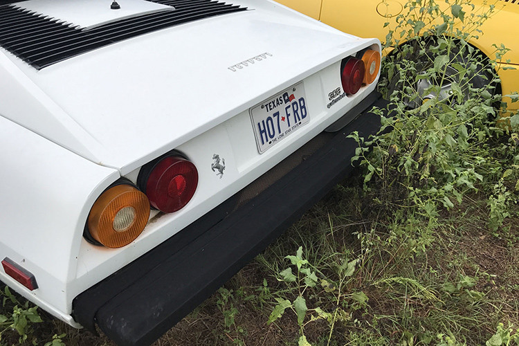 Gia đình vị luật sư muốn bán bộ sưu tập siêu xe này nên đã tìm đến Paul Cox - một gương mặt nổi tiếng trong cộng đồng người chơi xe Ferrari tại địa phương. Ông Cox đã đồng ý giúp đỡ. Cuối cùng, toàn bộ 9 chiếc siêu xe Ferrari đã được bán cho một người môi giới.