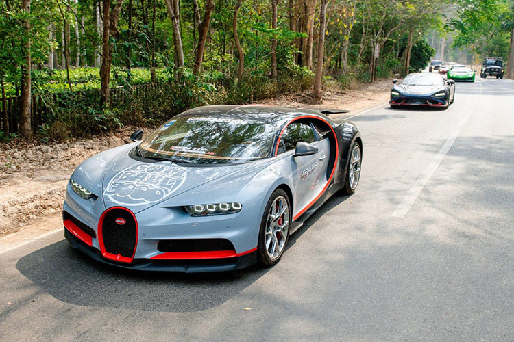 Ngoài ra trong đoàn xe của các đại gia Campuchia lần này còn có nhiều mẫu xe nổi bật như siêu xe Lamborghini Aventador SVJ hàng hiếm bản giới hạn, Lamborghini Aventador, Lamborghini Huracan, Aston Martin DB12 cùng vô số các mẫu siêu xe, xe thể thao, SUV khác.