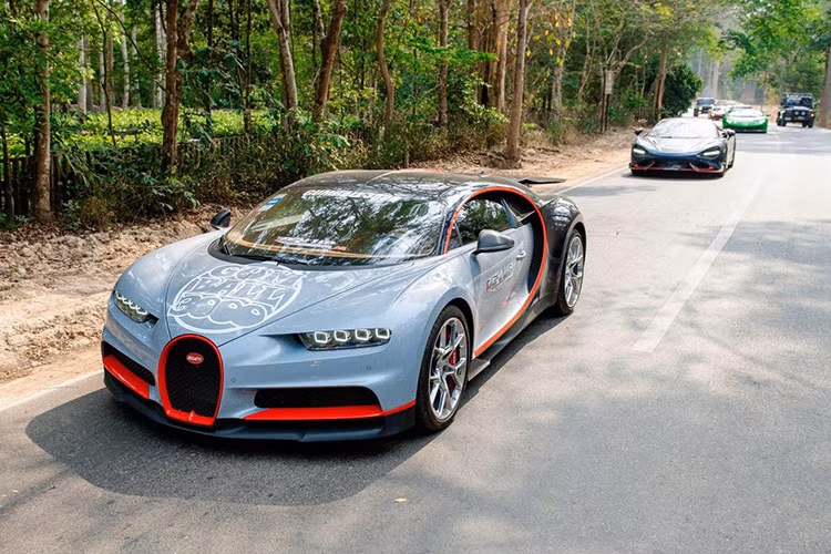 Ngoài ra trong đoàn xe của các đại gia Campuchia lần này còn có nhiều mẫu xe nổi bật như siêu xe Lamborghini Aventador SVJ hàng hiếm bản giới hạn, Lamborghini Aventador, Lamborghini Huracan, Aston Martin DB12 cùng vô số các mẫu siêu xe, xe thể thao, SUV khác.