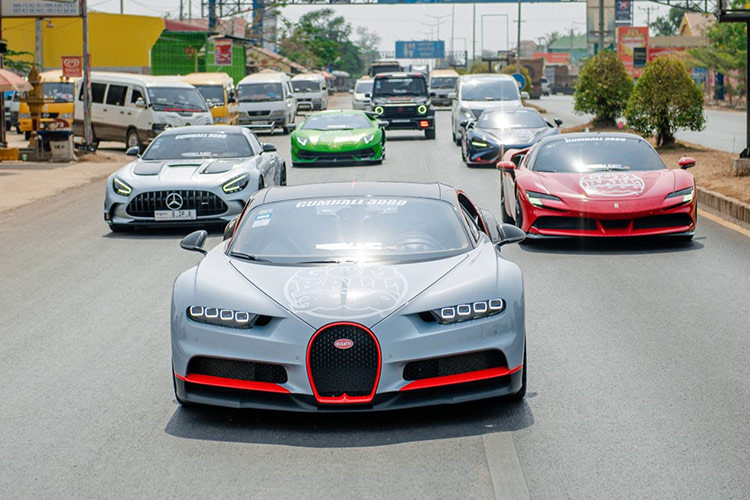 Đáng tiếc là hãng xe Porsche chỉ nghĩ ra duy nhất hộp số tự động PDK 7 cấp cho siêu xe đua đường phố 911 GT3 RS thế hệ 992 của mình thay vì thêm trang bị số sàn. Porsche 911 GT3 RS thế hệ mới chỉ mất thời gian 3,2 giây để tăng tốc từ vị trí xuất phát đến 100 km/h trước khi đạt tốc độ tối đa là 296 km/h.