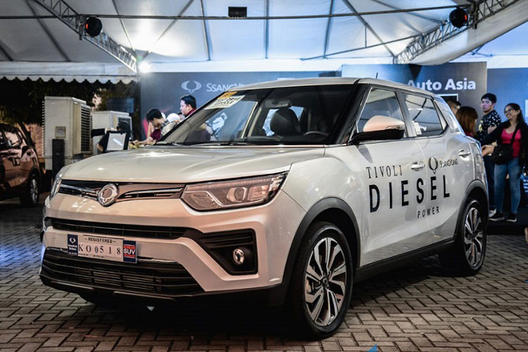 Giá xe SSangyong Tivoli 2020 tại Philippines được niêm yết ở mức 1,18 triệu và 1,29 triệu Peso (tương đương 1,42 tỷ đồng và 1,55 tỷ đồng).