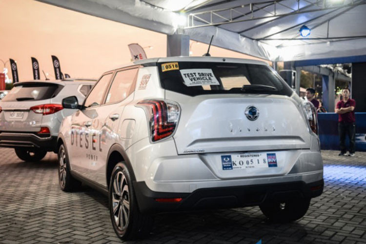 Nâng cấp đáng chú ý nhất phải kể đến trái tim của xe. Cụ thể, Ssangyong Tivoli 2020 sẽ không còn sử dụng động cơ xăng nữa mà trang bị máy dầu diesel, tăng áp turbo, sản sinh công suất 134 mã lực và mômen xoắn cực đại 324 Nm. Đi kèm với động cơ này là hộp số tự động 6 cấp.