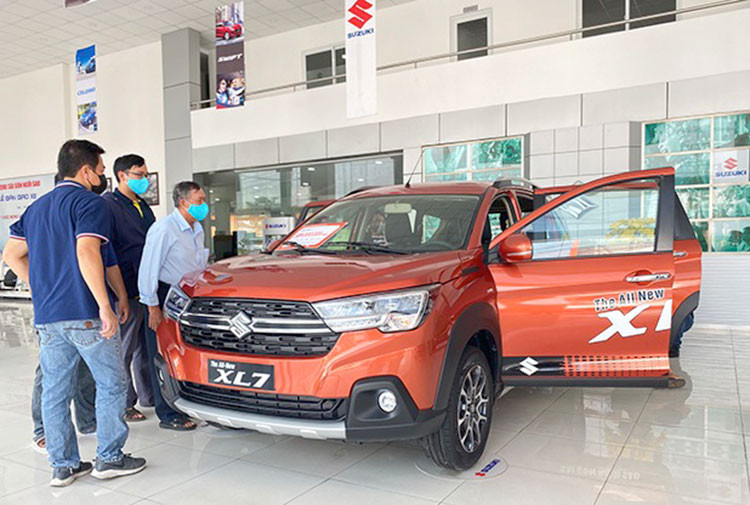 Suzuki XL7 tai Viet Nam giam gia kich san, khong he khan hang-Hinh-3