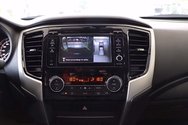 Về khả năng vận hành cả 2 phiên bản 4x2 và 4x4 của mẫu xe bán tải này đầu sử dụng khối động cơ Diesel MIVEC Di-D, Hi-Power dung tích 2,4 lít cho công suất tối đa 181 mã lực tại tua máy 3.500 vòng/phút cùng mô-men xoắn cực đại đạt ngưỡng 430 Nm tại 2.500 vòng/phút kết hợp với hộp số tự động 6 cấp mới.