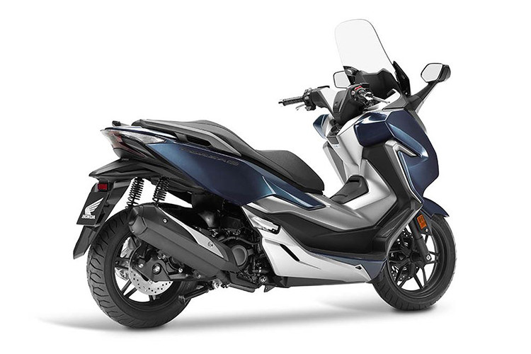 Mẫu xe tay ga này có khả năng tăng tốc từ 0-200m trong vòng 11,1 giây và đặt vận tốc tối đa 129km/h, nhanh hơn 2km/h và 0,3 giây so với phiên bản trước đó do trọng lượng đã giảm 12kg. Theo Honda, khả năng tiết kiệm nhiên liệu Forza 300 2018 cũng được cải thiện, từ 30,8 km/lít đến 31km/lít (chế độ WMTC).