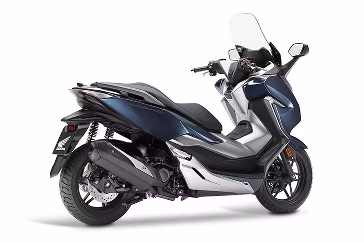 Mẫu xe tay ga này có khả năng tăng tốc từ 0-200m trong vòng 11,1 giây và đặt vận tốc tối đa 129km/h, nhanh hơn 2km/h và 0,3 giây so với phiên bản trước đó do trọng lượng đã giảm 12kg. Theo Honda, khả năng tiết kiệm nhiên liệu Forza 300 2018 cũng được cải thiện, từ 30,8 km/lít đến 31km/lít (chế độ WMTC).