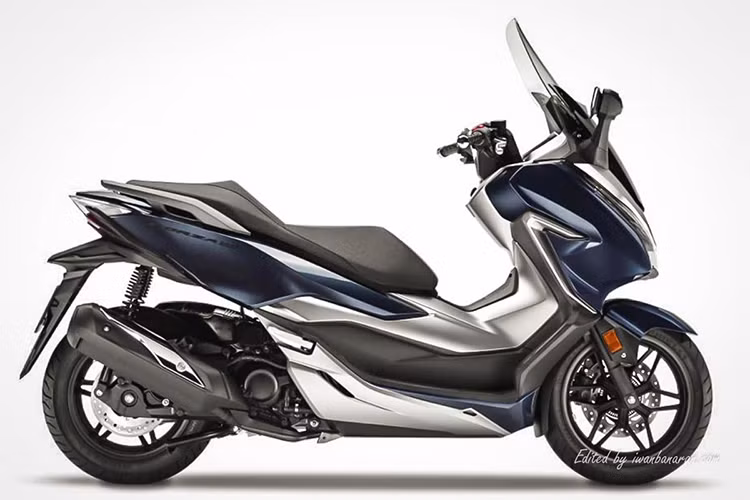 Đến năm 2016, hãng xe Nhật Bản thực hiện thay đổi thiết kế của dòng xe Maxi scooter này với yên xe lớn hơn nhằm mang đến sự thoải mái cho cả người lái lẫn người ngồi sau. Trong năm 2018 này, Honda tiếp tục nâng cấp Forza 300 khá đáng kể với thiết kế gọn gàng, thông minh, thể thao và nhẹ nhàng hơn.