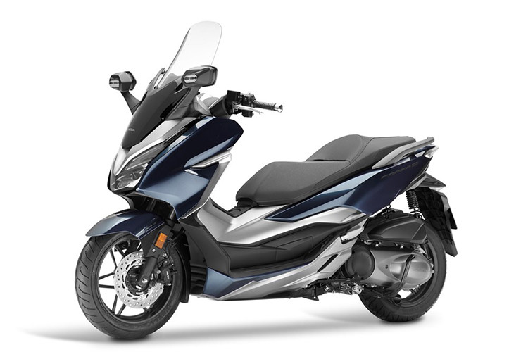 Được ra mắt lần đầu tiên vào năm 2001, mẫu xe ga Honda Forza cỡ lớn như một làn gió mới với trang bị hệ thống phun xăng điện tử FI và hộp số vô cấp CVT. Một năm sau đó, thương hiệu xe Nhật Bản bổ sung thêm cho xe hệ thống chống bó cứng phanh ABS. Năm 2008, Honda lần đầu tiên nâng cấp Forza 300 với bổ sung hệ thống âm thanh.