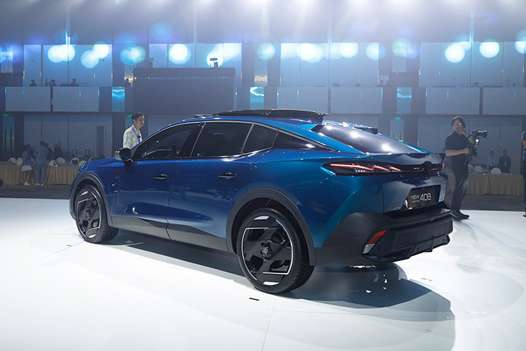 Peugeot 408 chinh thuc chot gia tai Viet Nam, tu 999 trieu dong-Hinh-4