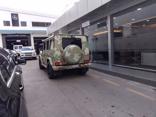 Trong đó, chữ C mang ý nghĩa là tên viết tắt của chủ nhân còn 2 con số 88 thể hiện năm sinh của tay chơi này. Giá bán của "ông vua địa hình" này khi về garage của tay chơi Đồng Nai là 7,2 tỷ Đồng. Tuy nhiên tại thời điểm hiện tại, chiếc SUV này có giá bán lên đến 10,2 tỷ Đồng.