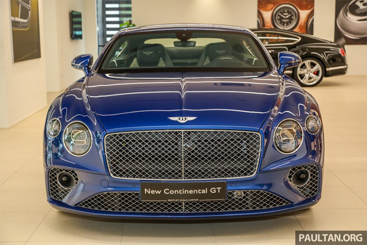 Bentley Continental GT First Edition 2018 có giá bán 2.15 triệu RM tại Malaysia (tương đương 12,658 tỷ đồng). Phiên bản tiêu chuẩn trước đó được chốt giá 1.9 triệu RM (tương đương11,1 tỷ đồng). Hiện vẫn chưa có thông tin mẫu xe này sẽ về Việt Nam trong năm nay.