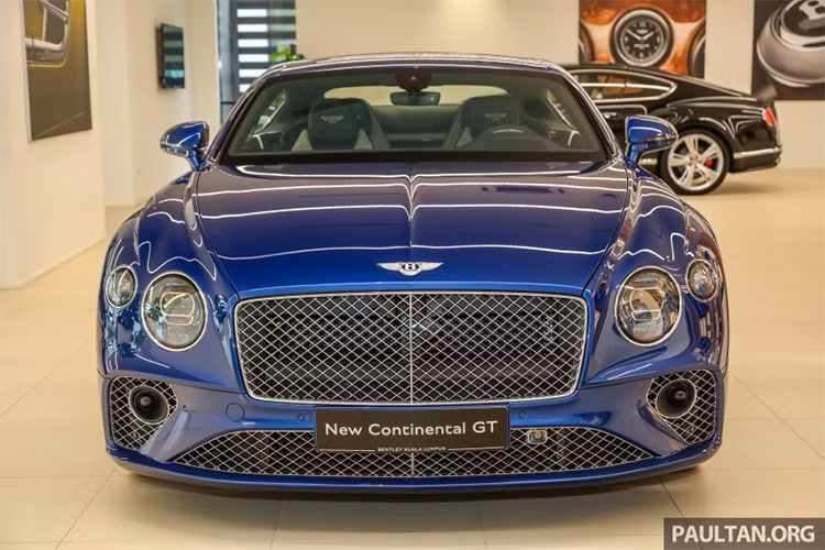 Bentley Continental GT First Edition 2018 có giá bán 2.15 triệu RM tại Malaysia (tương đương 12,658 tỷ đồng). Phiên bản tiêu chuẩn trước đó được chốt giá 1.9 triệu RM (tương đương11,1 tỷ đồng). Hiện vẫn chưa có thông tin mẫu xe này sẽ về Việt Nam trong năm nay.