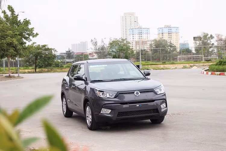 Thương hiệu xe hơi Hàn Quốc, Ssangyong tại Việt Nam vừa cho ra mắt mẫu SUV dành cho đô thị mang tên Ssangyong Tivoli 2016. Đây là mẫu xe SUV cỡ nhỏ giá rẻ được kỳ vọng sẽ cạnh tranh với Ford EcoSport hay Hyundai i20 Active tại thị trường Việt Nam.