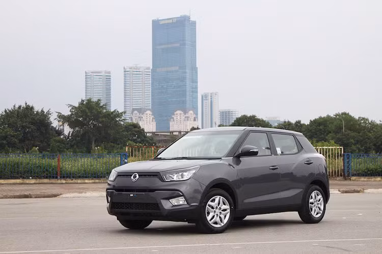 Với mức giá 570 triệu đồng, mẫu xe này cũng được xem là rẻ hơn nhiều so với các đối thủ cùng phân khúc. Xe được bảo hành chính hãng với thời gian 3 năm và 100.000 km. Theo kế hoạch trong năm 2016, thương hiệu xe Hàn này sẽ đưa thêm nhiều mẫu xe danh tiếng khác nhằm mở rộng thị phần tại thị trường Việt Nam.