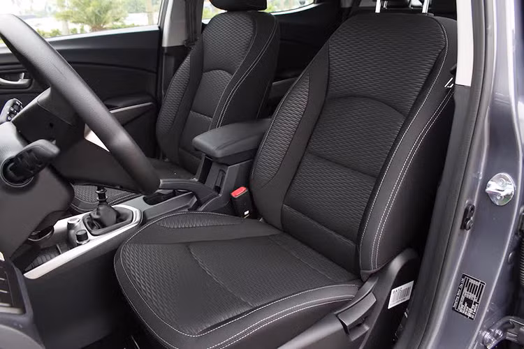 Trên mẫu xe mới này, tính năng cruise control vẫn thường thấy trên các dòng xe cỡ lớn hoặc hạng sang, do đó khi áp dụng trên SsangYong Tivoli đã giúp mẫu xe này nâng tầm hơn so với các đối thủ trong phân khúc SUV cỡ nhỏ khác đang có mặt tại thị trường Việt.