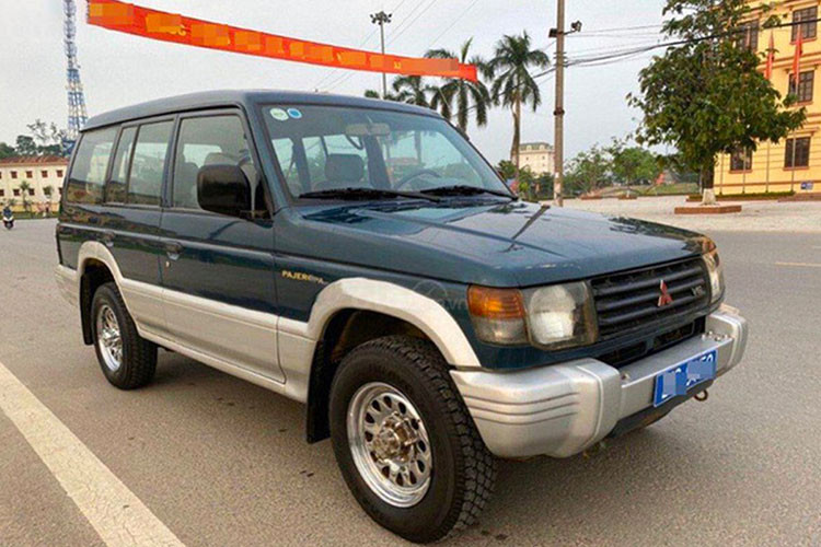 Mitsubishi Pajero cùng với các đời Land Cruiser, Prado là những mẫu xe được sử dụng rất nhiều ở các doanh nghiệp, tập đoàn Nhà nước.
