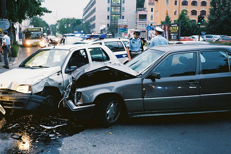 Dù đã có một số tiêu chuẩn thử nghiệm và đánh giá mức độ an toàn của xe ôtô, nhưng công ty nghiên cứu ôtô và công cụ tìm kiếm xe hơi iSeeCars đã có một cách tiếp cận khác. Đó là phân tích dữ liệu về các tai nạn giao thông chết người của các xe phiên bản từ 2013-2017 theo Hệ thống báo cáo phân tích trường hợp tử vong Hoa Kỳ (FARS).