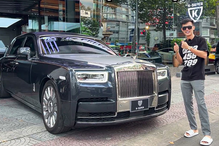 Điển hình trong số đó có thể kể đến "biệt thự di động" Rolls Royce Phantom VIII siêu sang thế hệ mới với tổng trị giá lên đến 70 tỷ đồng, một trong những siêu xe giá trị nhất ở Việt Nam thời điểm hiện tại. Trên kênh youtube của mình, Phan Công Khanh cũng đã đăng tải video giới thiệu về "đại cực phẩm" này.