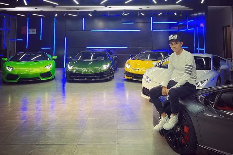 Vụ việc trùm buôn siêu xe Phan Công Khanh bị Phòng Cảnh sát hình sự (PC02) Công an Tp.HCM tạm giữ vào ngày 9/7 để điều tra, làm rõ về hành vi “Lạm dụng tín nhiệm chiếm đoạt tài sản” đã khiến dư luận, đặc biệt là giới yêu xe không khỏi xôn xao.