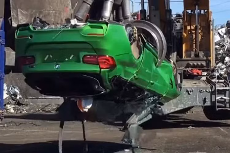 BMW M3 Touring do phu kien an cap, bi canh sat nghien nat