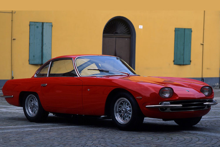 Lamborghini đã sản xuất 120 chiếc 350 GT trước khi thay thế nó bằng Lamborghini 400 GT vào năm 1966. Đáng chú ý là nhiều chiếc 350 GT sau đó đã được trang bị động cơ 4.0 lít lớn hơn được sử dụng trong 400 GT, nhằm tận dụng ưu điểm lớn hơn của động cơ sau này, nguồn điện và sự sẵn có của các bộ phận thay thế tốt hơn.