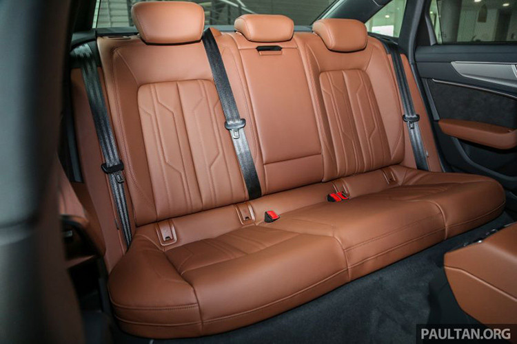 Audi A6 2020 tại Malaysia thuộc phiên bản 55 TFSI lắp động cơ xăng V6 3.0L. Mức giá xe Audi A6 thế hệ mới khoảng 589.000 RM (tương đương 3,28 tỷ đồng), nhỉnh hơn một chút so với A6 bản 3.0 TFSI facelift cuối thế hệ cũ (C7) có giá bán 484.900 RM (khoảng 2,6 tỷ đồng).