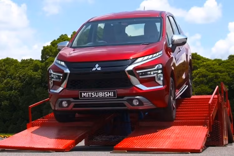 Loat xe MPV gia dinh dang giam gia ca tram trieu tai Viet Nam-Hinh-5