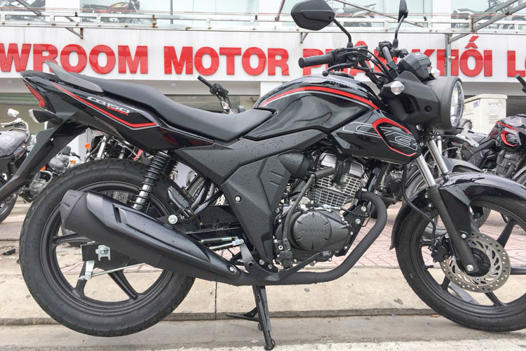 Honda CB150 Verza 2018 được xem là phiên bản nâng cấp sẽ nằm dưới "người anh em" CB150R Streetfire hiện tại trong danh mục sản phẩm của hãng ở Indonesia. Xe sở hữu khcish thước nhỏ nhắn với hiều dài, rộng và cao lần lượt là 2.056mm x 742mm x 1.054mm cùng trọng lượng tổng thể khoảng 129kg